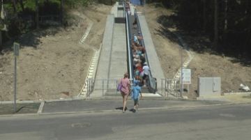 Ескалатори возят до плажа туристите в Албена